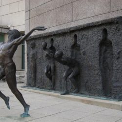 Freedom-befreiung-zenos-frudakis-sculpture-687x515